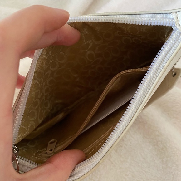 coach pouch!! - Picture 3 of 4